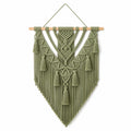 Tenture murale macramé 70 x 95 cm en fibres textiles vert sauge avec barre en bois style bohème